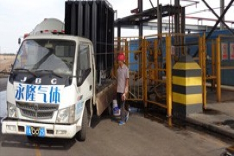 電廠進行管道氮氣吹掃和打壓服務(wù)